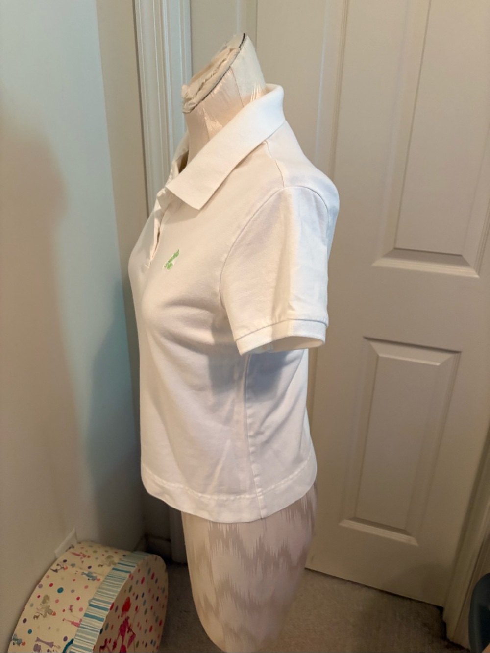 Disney women’s White Polo Shirt with Green Crest - size Small - Picture 5 of 13